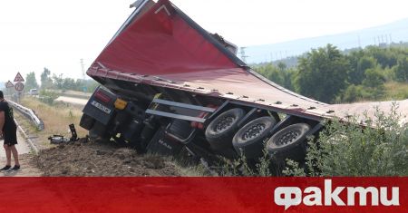 Има загинал при тежка катастрофа между два тира на пътя София-Ботевград
